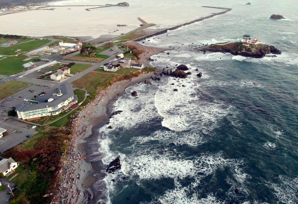 Oceanfront Lodge-Crescent City Updated 2023 Room Price-Reviews u0026 Deals |  Trip.com