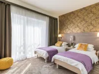 Hotel Mondo Hotels near Lora