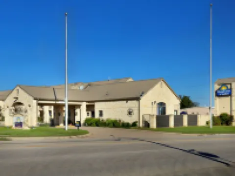 Days Inn & Suites by Wyndham Llano Hotels in Llano