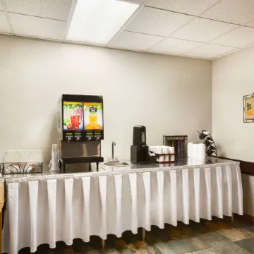 Days Inn by Wyndham Hinton