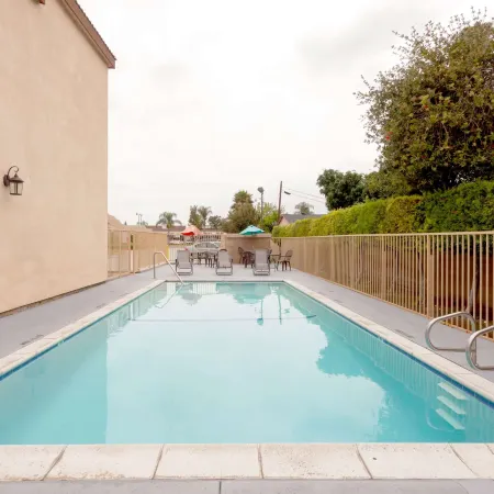 Howard Johnson Hotel & Suites by Wyndham Pico Rivera