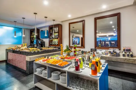 NH Bogotá Urban 93 Royal Отели рядом с достопримечательностью «Carrera 7»