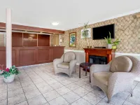 Howard Johnson by Wyndham Downtown Kamloops Отели в г. Камлопс