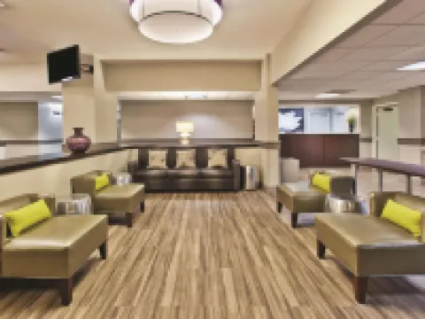 ลากินตา อินน์แอนด์สวีทส์ บายวินด์แฮม ชาร์ลสตัน ริเวอร์วิว โรงแรมในชาร์ลสตัน