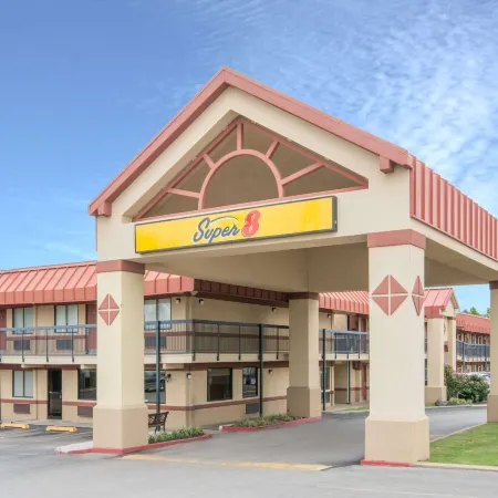 Super 8 by Wyndham Tulsa