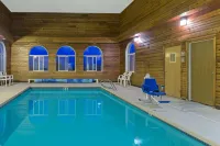 Super 8 by Wyndham Green River - piscina