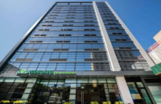 Wingate by Wyndham Long Island City Hotels near 5th Avenue