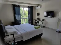 Jhoanie Hotel Hôtels à : Central Tomohon