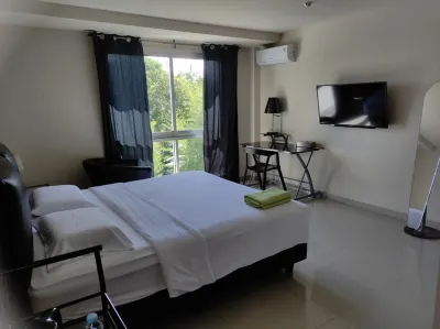 Jhoanie Hotel Hotel dekat Pantai Mangatasik