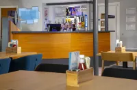 Holiday Inn Express PETERBOROUGH by IHG - bar