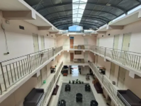 RedDoorz @ Fortune Hotel Jalan Walanda Maramis Manado Hotel di Singkil