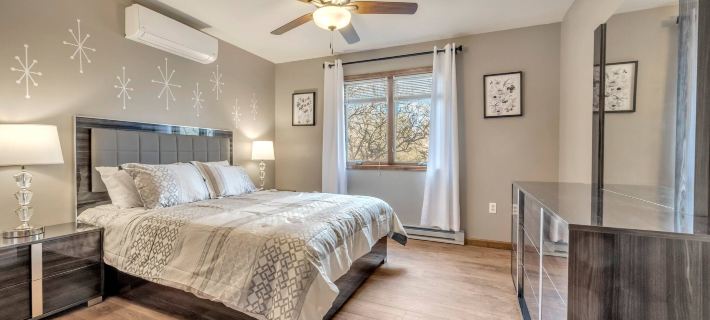 “Steps to the Lake” House, Hot Tub, Game Room, Deck Hotels in Penn Forest Township