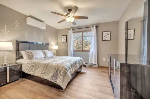 “Steps to the Lake” House, Hot Tub, Game Room, Deck