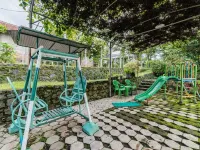 Dedaunan Guesthouse Hotels in Junrejo
