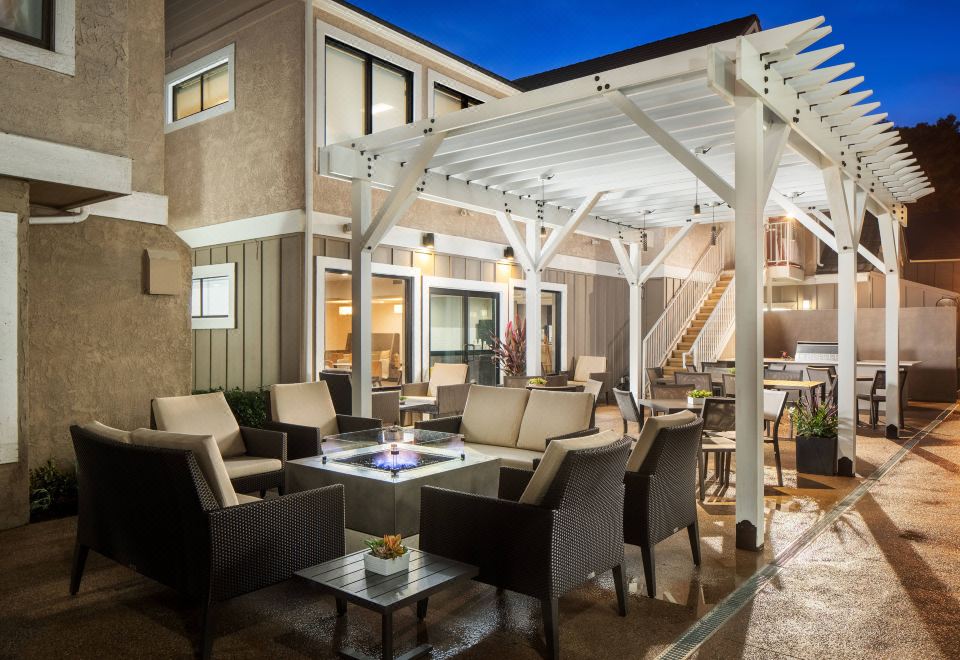 3. 레지던스 인 샌..