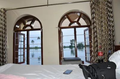 Aqua Jumbo Houseboat Hotels in Kumarakom