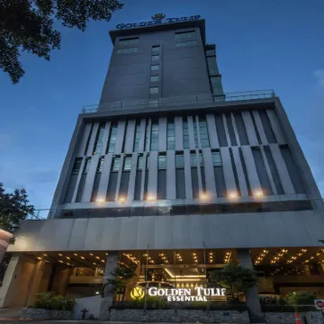 Golden Tulip Essential Makassar Hotels near Losari Beach
