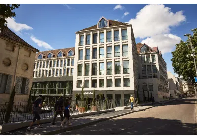 Mama Shelter Dijon Hotel dekat Porte Guillaume
