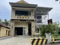 OYO 93052 Batodupi Guesthouse Syariah Hotel dekat Masjid Suhada Galung