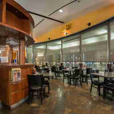 クオリティ イン & スイーツ イエローナイフ Dining/Meeting Rooms