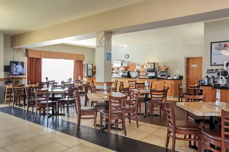 Wingate by Wyndham Lethbridge Отели рядом с достопримечательностью «Летбриджський університет»