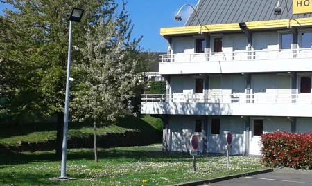 Premiere Classe la Ville du Bois Отели в г. Сольс-Ле-Шартрё