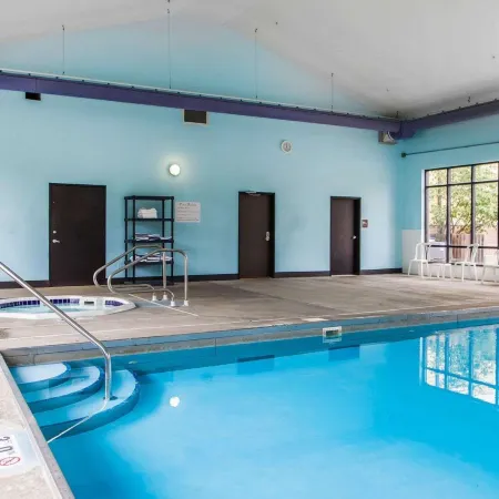 Econo Lodge Inn & Suites Fairgrounds