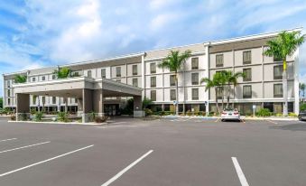 Comfort Inn & Suites St Pete - Clearwater International Airport