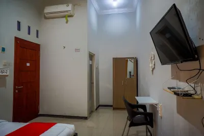 Hkp Homestay RedPartner Blitar Hotels in Sananwetan