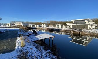 Majestic Villa in Zeewolde with Garden