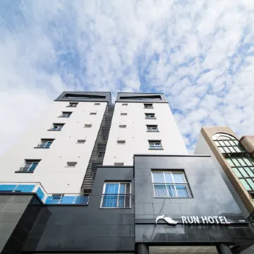 RUN HOTEL Отели рядом с достопримечательностью «Библиотека «Саммэбон»»