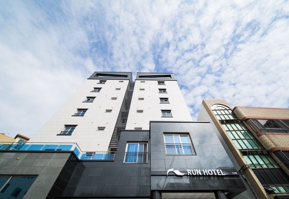 런호텔 루프탑 테라스