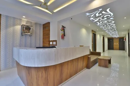 Hotel Hill City Отели рядом с достопримечательностью «The Adalaj Stepwell»