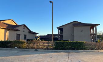 Red Roof Inn & Suites Sulphur Springs