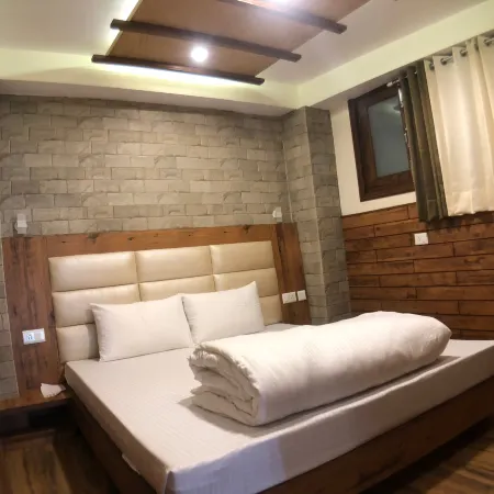 Backwoods B&B Mall Road Shimla