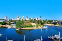 Luxico Wanderlust (Heated Pool) Hotels in Broadbeach Waters