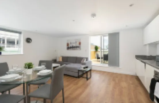 Skyvillion - Huge 4Bed Apartment W/Balcony&Parking