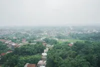 Comfort and Homey Studio Room at Serpong Garden Apartment By Travelio Hotels in Cisauk