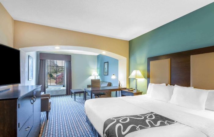 La Quinta Inn & Suites by Wyndham Stonington-Mystic Area
