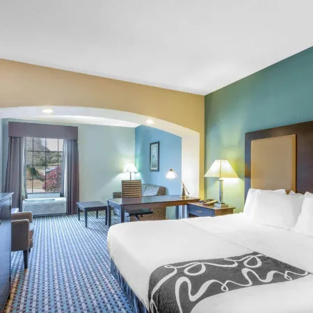 La Quinta Inn & Suites by Wyndham Stonington-Mystic Area
