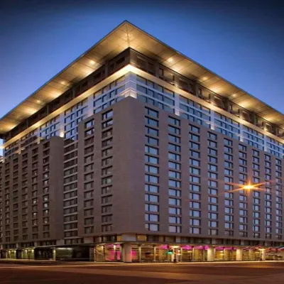 Embassy Suites by Hilton Montreal Hotels near Montreal Courthouse