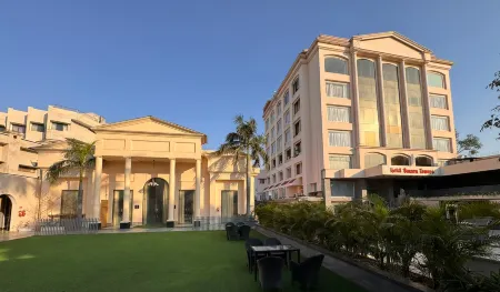 Hotel Swarn Towers Отели в г. Барейли