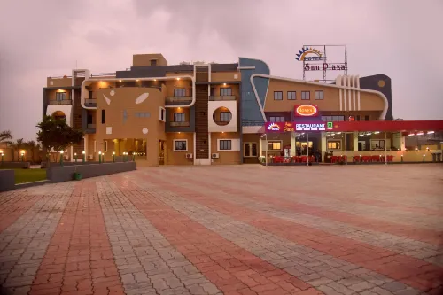 Hotel Sun Plaza فنادق في سومناث