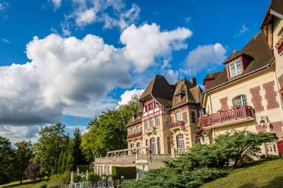 Le Château de la Tour Hotels in Gouvieux