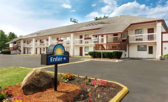 Days Inn by Wyndham Queensbury/Lake George