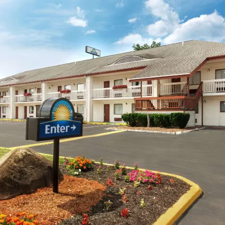 Days Inn by Wyndham Queensbury/Lake George