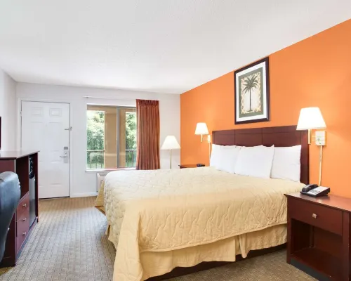 Super 8 by Wyndham Defuniak Springs Hotels in DeFuniak Springs