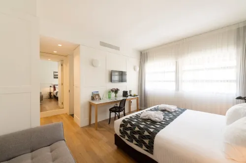 Lily & Bloom Boutique Hotel