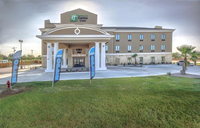 Holiday Inn Express & Suites Carrizo Springs by IHG