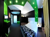 Plaza V Hotel